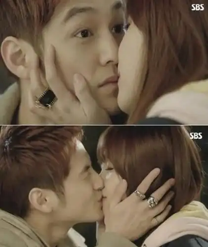 图徐仁国郑恩地吻戏甜炸少女心女方自曝爸爸看到吻戏后暴怒