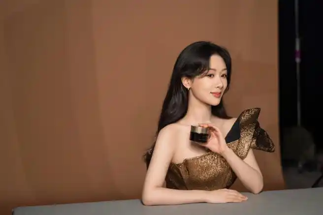 杨紫 伊菲丹代言