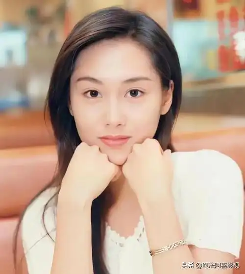 中国香港女演员歌手朱茵