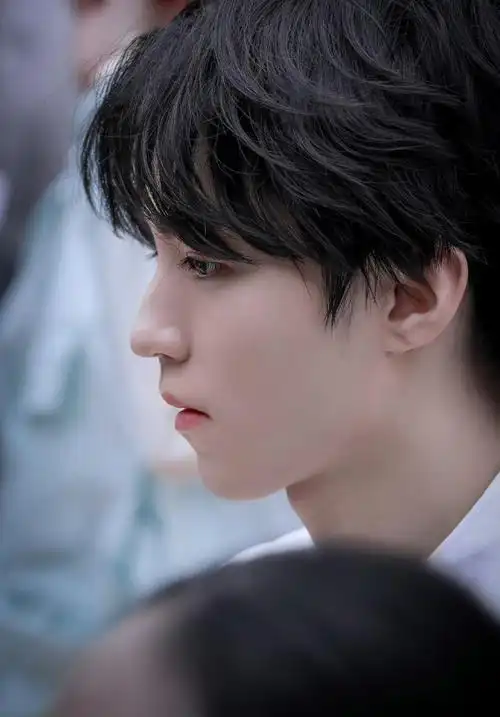 王俊凯苏系侧颜