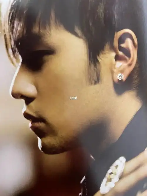 工作忙碌的十月和十一月,专辑到货都放了好几天才打开,承认自己是土狗