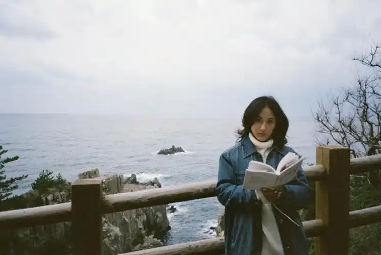 5月28日 10:50   关注  陈粒