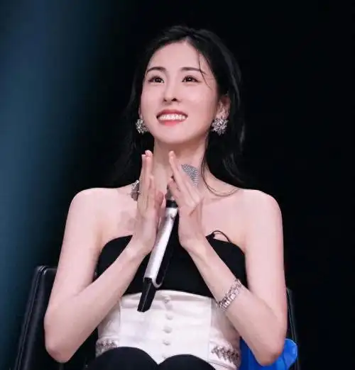 2021年,歌手张碧晨,与同为歌手的