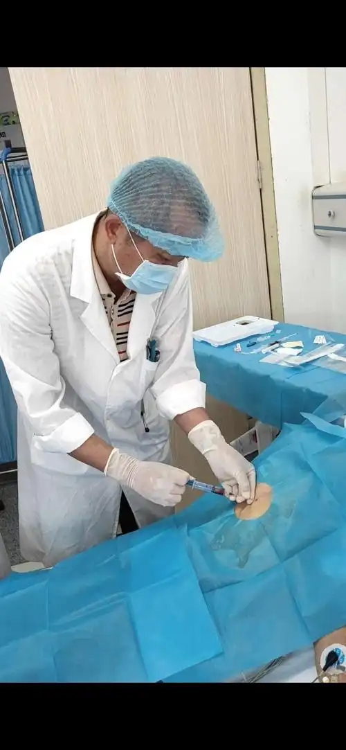 定安县人民医院吴九涛主任成功为急诊病房心包积液患者进行心包穿刺引