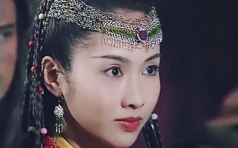 黎姿的演艺生涯璀璨夺目,她的经典作品包括但不限于:2001年tvb版