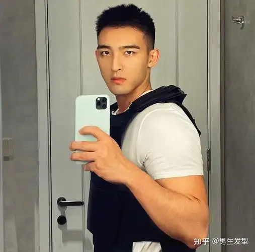 男生有这2种脸型特征很适合剪寸头发型阳光又帅气