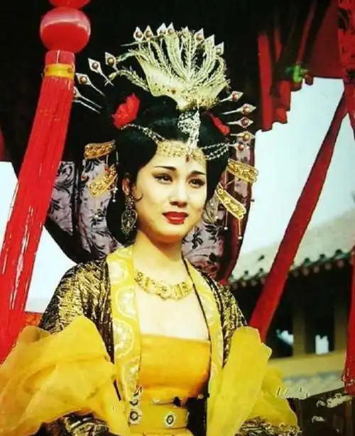 回顾李建群跟导演同居27年不结婚无儿无女无名分63岁遗憾离世