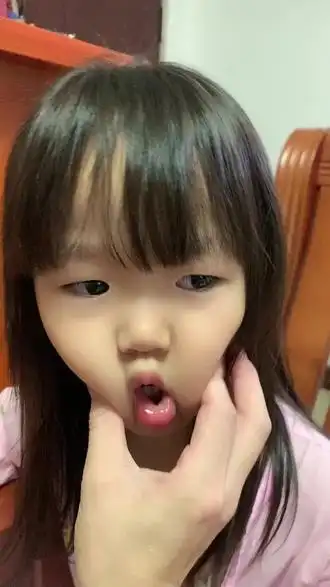 小可爱上线 #可爱嘟嘴 - 抖音