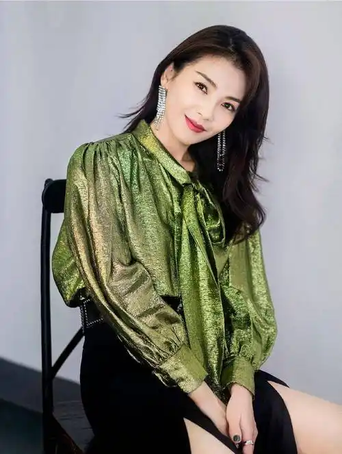 实际上单看这组照片,刘涛的状态并沒有什么地方值得调侃的,殊不知发表