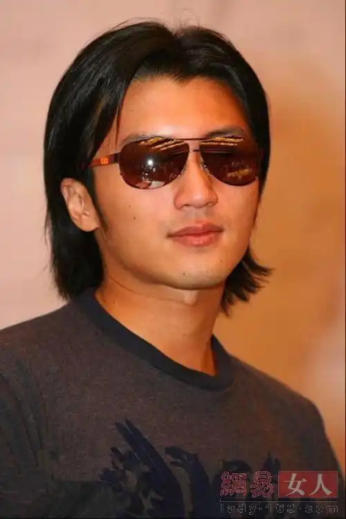 钟汉良郭富城古天乐谢霆锋郭德纲 男星罕见中分发型照(19)