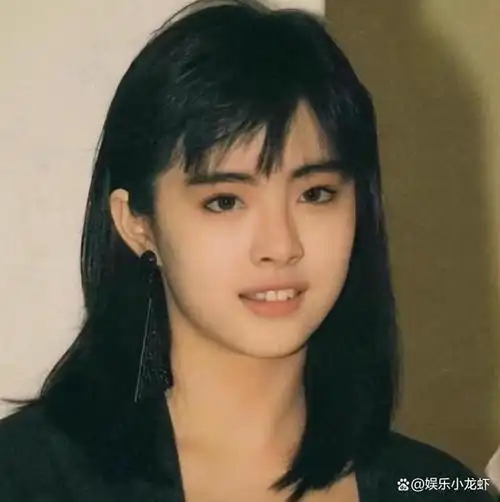 57岁的王祖贤近期曝光照片,面貌变化大:19年未婚,已退出演艺圈