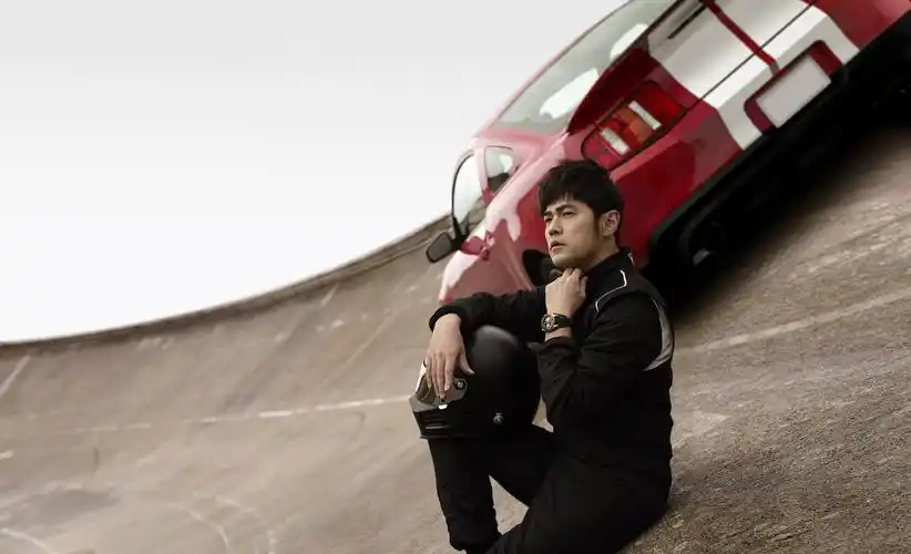 2019年,周杰伦最爱戴的表是?_舵表