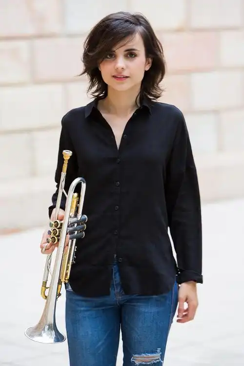 西班牙新生代爵士歌手小号手安德烈娅莫蒂斯