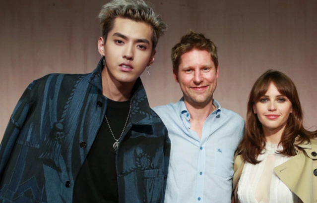 1/7 加入外国国籍,却在中国闷声捞金的明星 很受欢迎的男神吴亦凡是