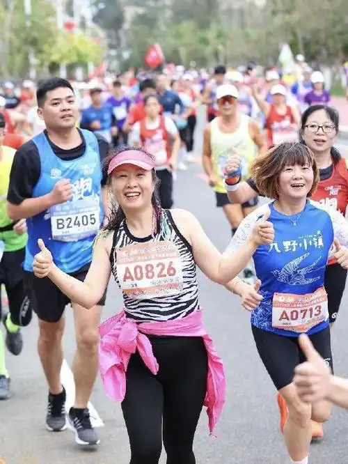 厦门女程序员领跑全场!湄洲岛这场女子半程马拉松圆满收官_新浪福建_