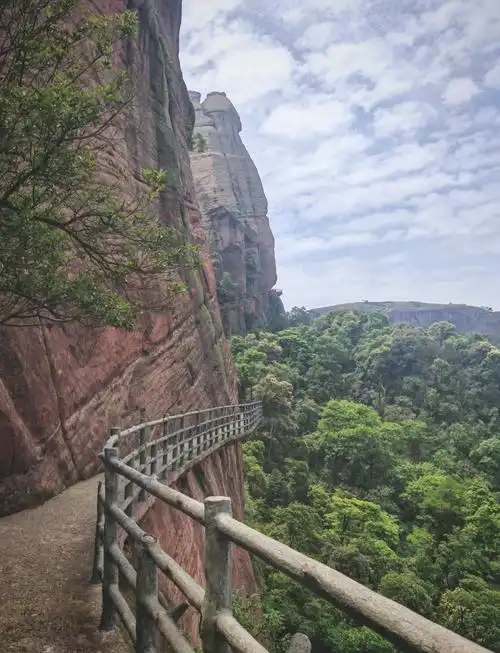 而且,门票价格超实惠,只需60元,就能畅游这个含金量超高的5a级景区!