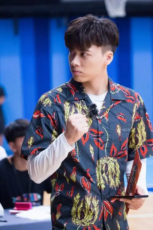 我要打篮球李易峰投篮命中率进步神速梗王李帅哥不按套路出牌