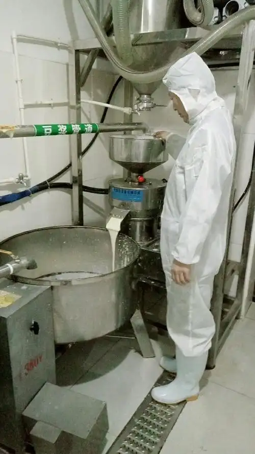 现代化车间传统的制作工艺,做出纯正的浆豆腐