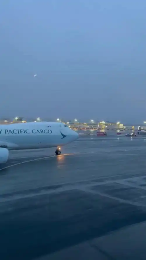 在波音747拍摄机场飞机7615