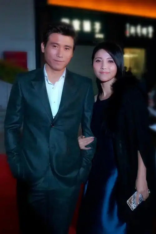 李乃文颜丙燕携手红毯