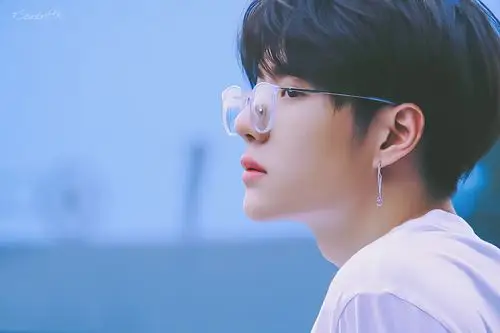 17年九月鲜橙派拍摄 截修陪你到世界之巅 @uniq-王一博 cr:logo