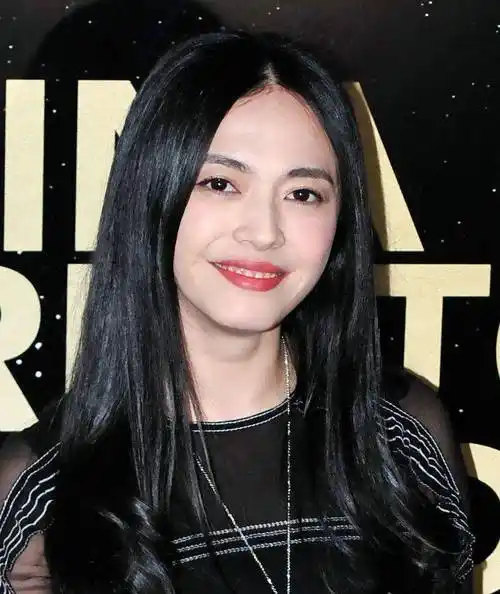 姚晨回福建过年被拍,网友发照表情扭曲,43岁满头白发_照片_明星_老家