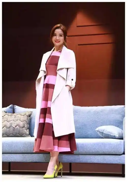 原创蔡卓妍真任性男士t恤竟光腿穿165身高穿出175大长腿