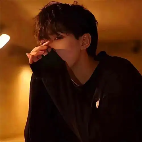 不明显情侣头像一男一女真人一人一张图片