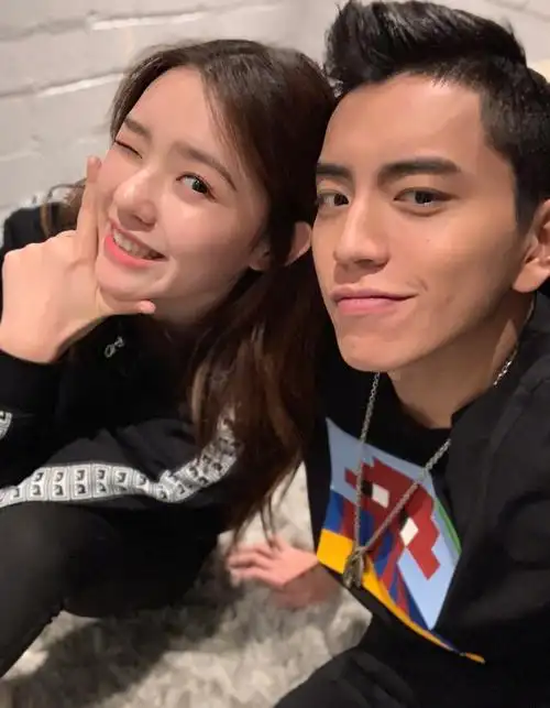 湖南卫视春晚槽点众多何炅汪涵口误翻车林允王大陆肆意假唱