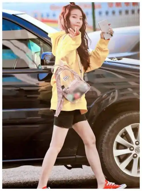 张紫宁的腿有多绝?大腿和小腿一样大,女生表示:我不配吃饭!