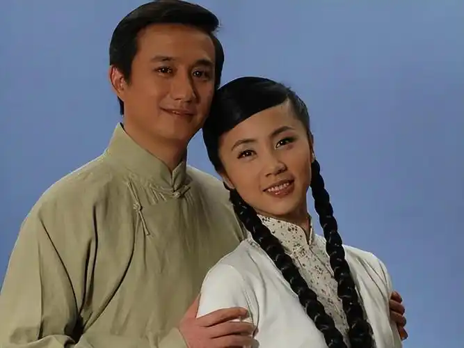 当时黄磊已经有正牌女友孙莉,而且还传言着其与刘若英的绯闻.