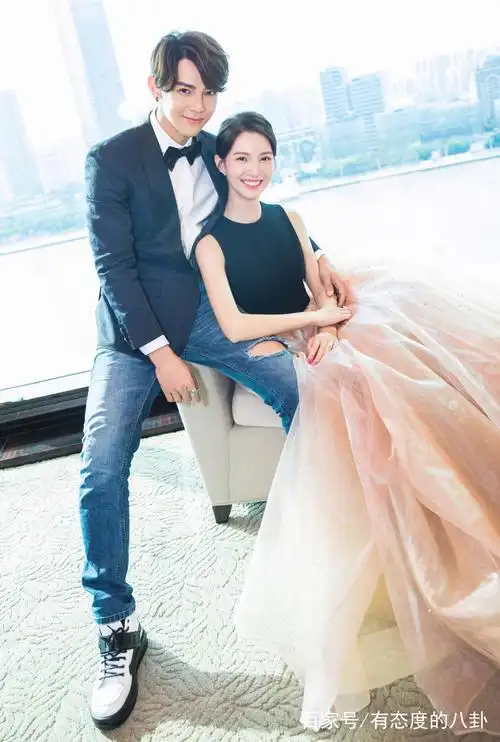 娇俏可爱的萌妃金晨和汪东城百般秀恩爱,这是要公布恋情吗?