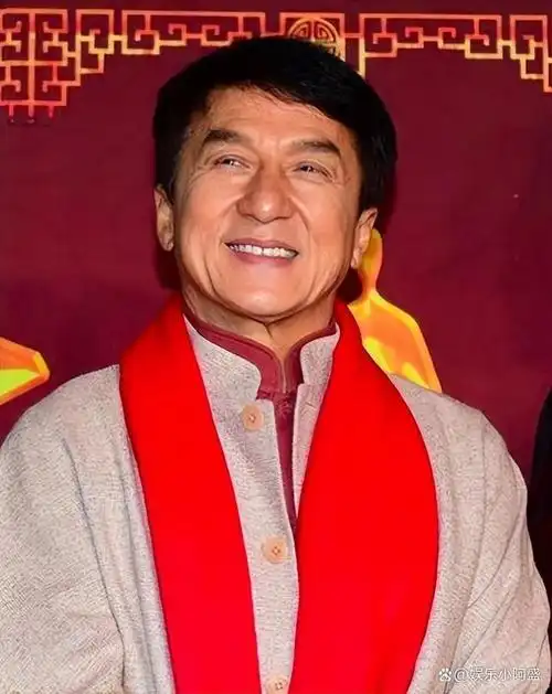 成龙近期断崖式衰老,白发苍苍尽显老态,粉丝泪目:我不能接受!