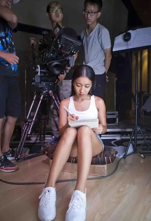 吉克隽逸自从和前男友分手后,似乎经历了一次巨变.