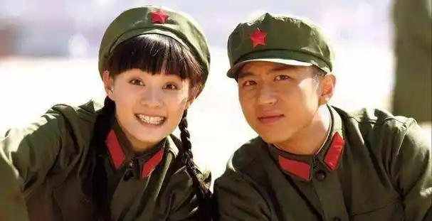 确定关系后,邓超孙俪两人作为男女主角,很快又一起拍摄了电视剧《甜蜜