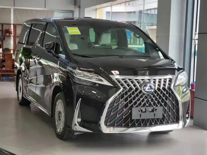 雷克萨斯lm300h四座到店