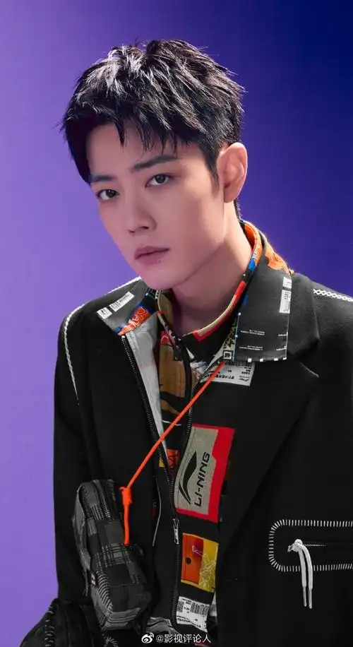 肖战最新大片来啦!超a身材 大长腿 太平洋宽肩,是大帅哥肖战没错了!