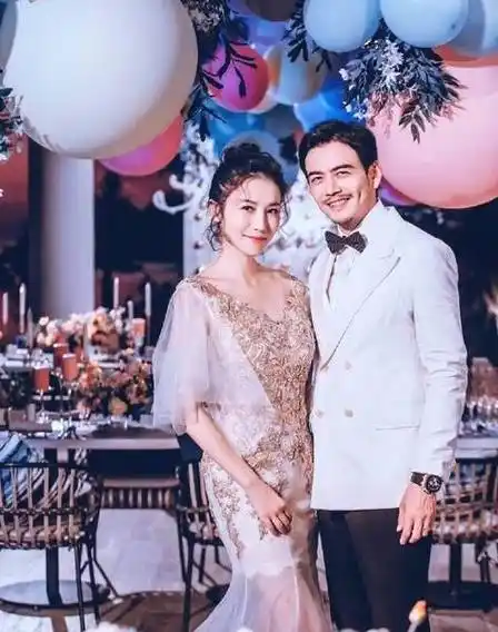 王凯2021-01-27 16:56:062017芭莎男士盛典 吴秀波佟大为王凯易烊千玺