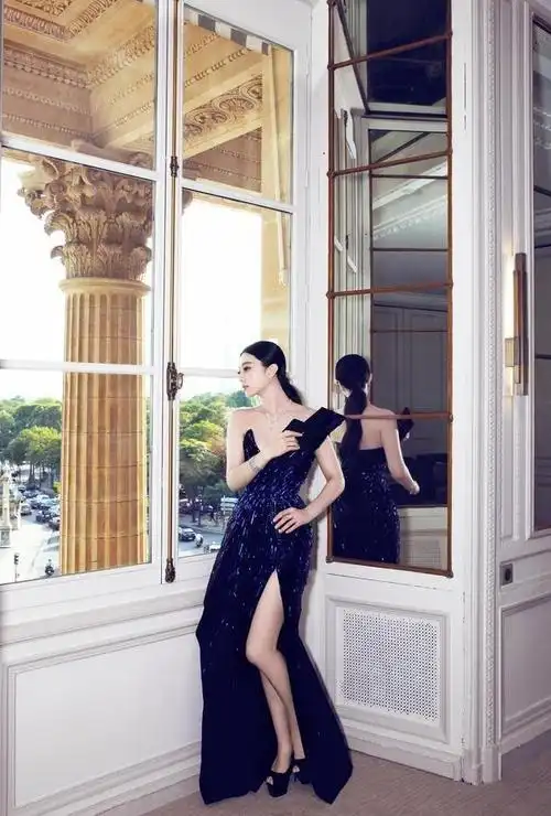 范冰冰穿搭原来这么淑女白色连衣裙配网纱手套名媛气质太真实