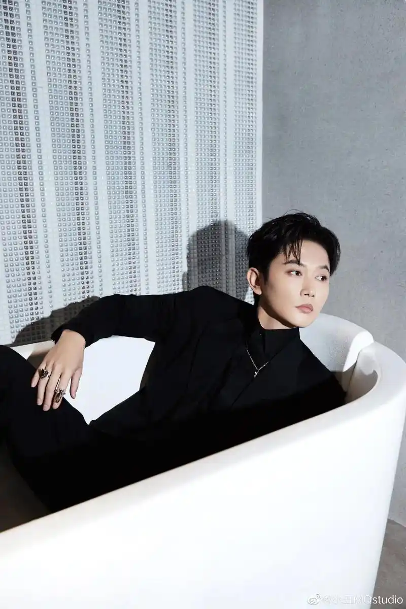 孟鹤堂 帅气小孟 图源于微博水印 - 抖音