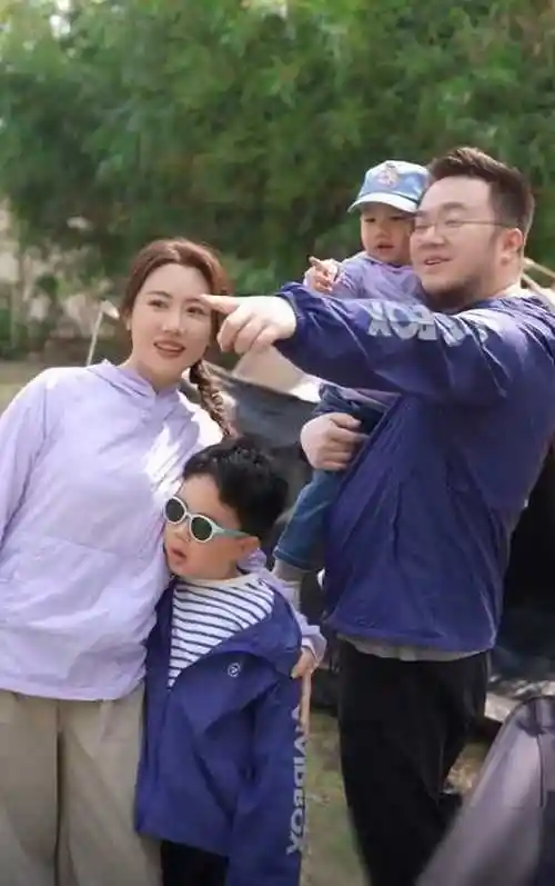 宋丹丹与儿子一家春游儿孙满堂羡煞旁人网友英达黯然神伤