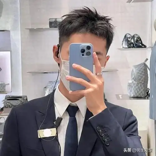 男生不烫不染的发型理发师建议剪这3款简单帅气有魅力