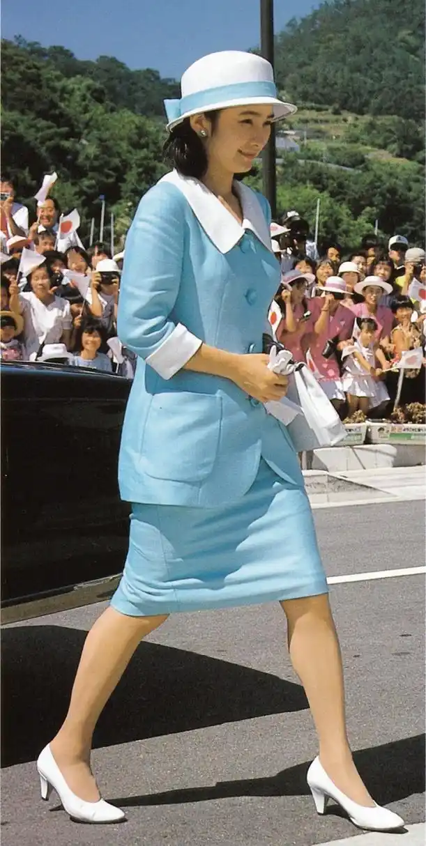 秋筱宫妃纪子 年轻时不仅很漂亮,而且体育方面也很发达.