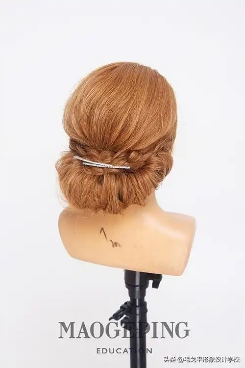 日系有质感的蓬松盘发凭实力抢镜