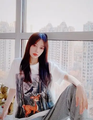 李小璐秀私服,不同穿搭风格换着来,39岁还时髦得很!