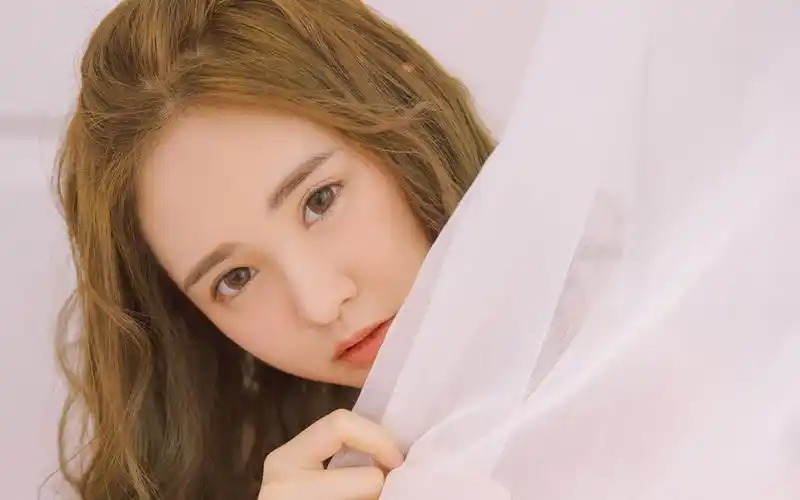 清纯甜美的韩系美女写真桌面壁纸