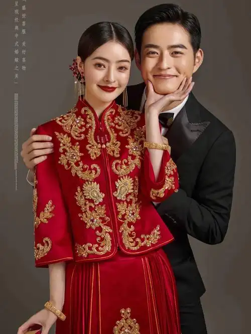 元旦当天朋友圈就发这套红色秀禾婚纱照啦70