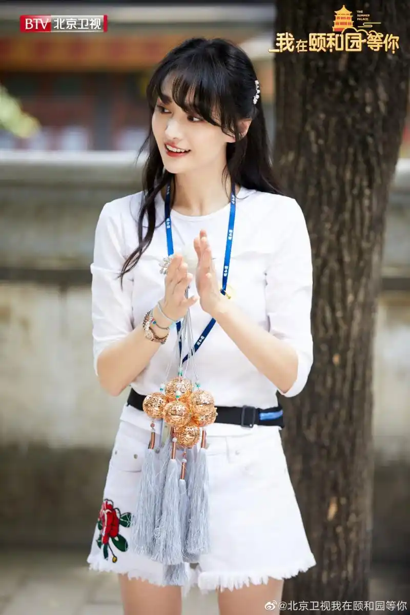 郑爽我在颐和园等你# 郑爽《我在颐和园等你》的最新剧照来啦!