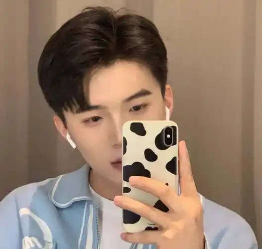 今秋年轻男生剪什么发型好看?