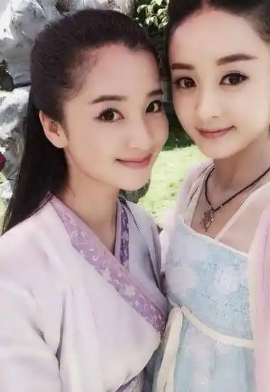 趁赵丽颖有喜期间,替身疯狂拍戏,如今逆袭成一线明星_李一桐_时候